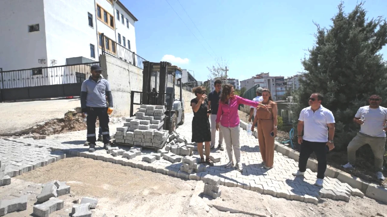 Karşıyaka’da Yol Yapım Çalışmaları Hız Kazandı: Detaylar Burada!