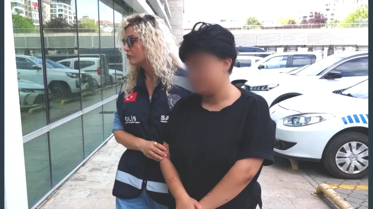 Annesine Ayrılma Dedi! Şok Eden Sözleri Herkesi Donakaldı!