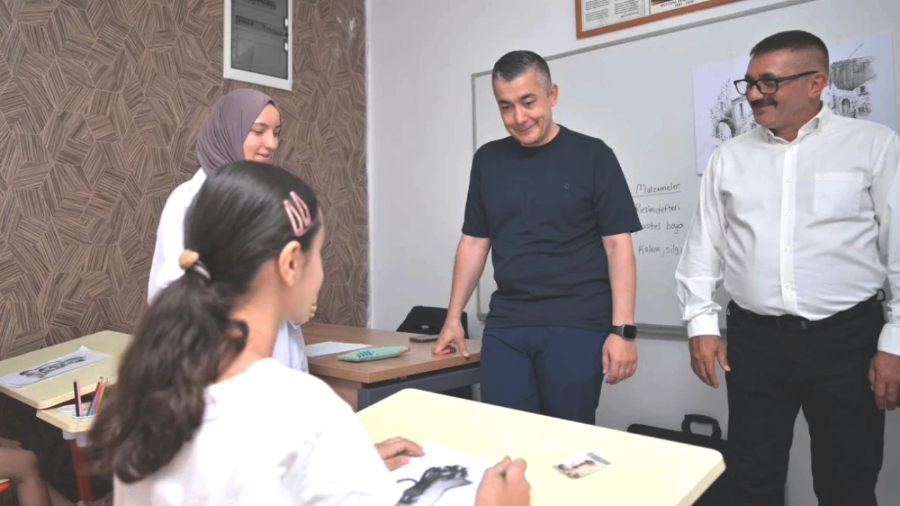Esenyurt'ta Kültür Sanat Rüzgarı Esti! Sitelere Yaygın Etkinlikler Geliyor!